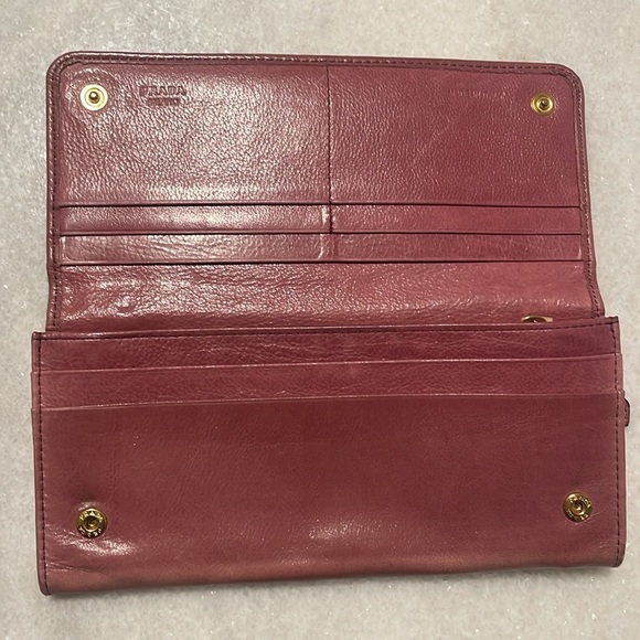 Prada Saffiano Bow Zippy Wallet - Picture 7 of 17